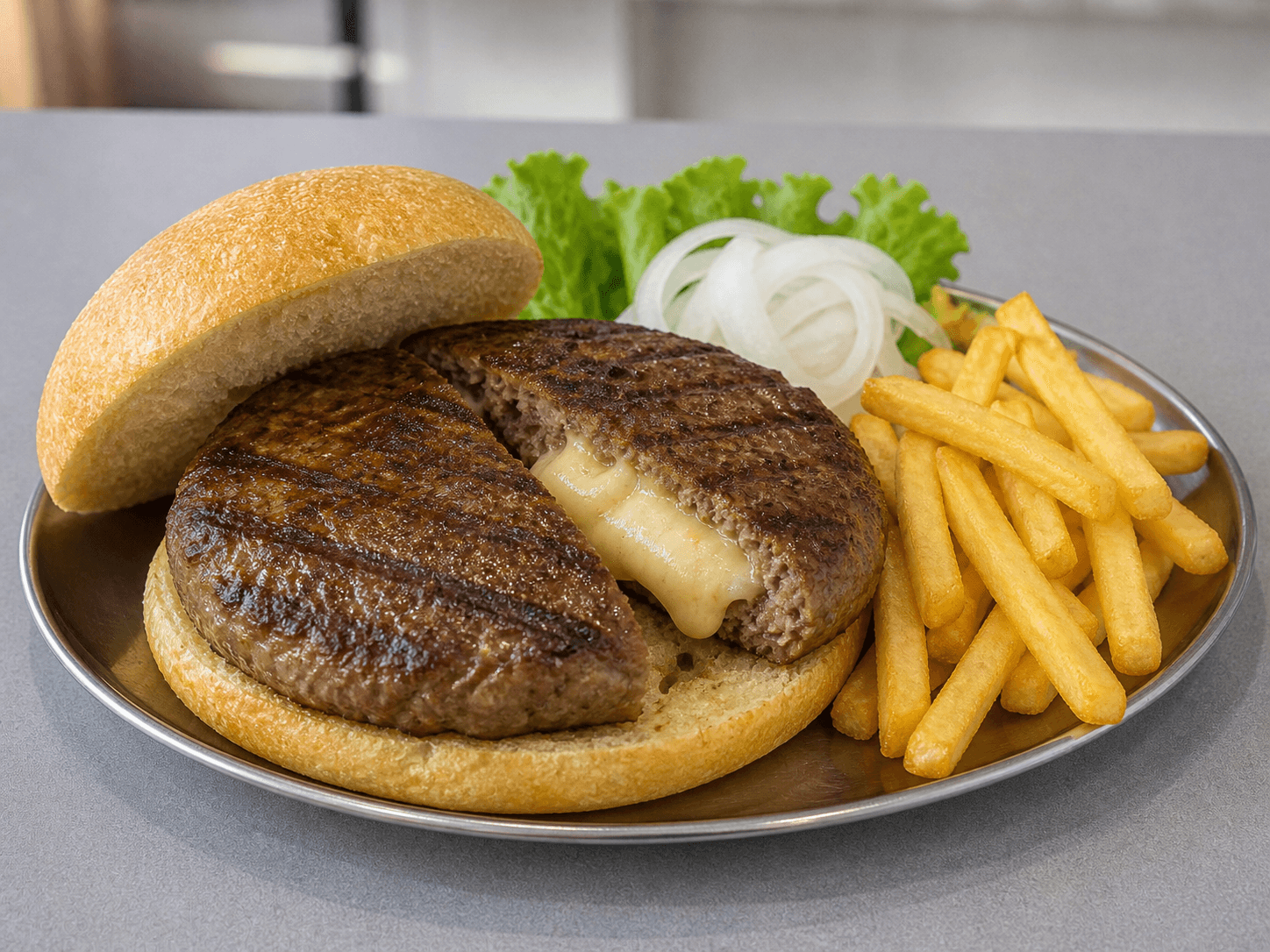 Punjena pljeskavica 250g — Sa roštilja